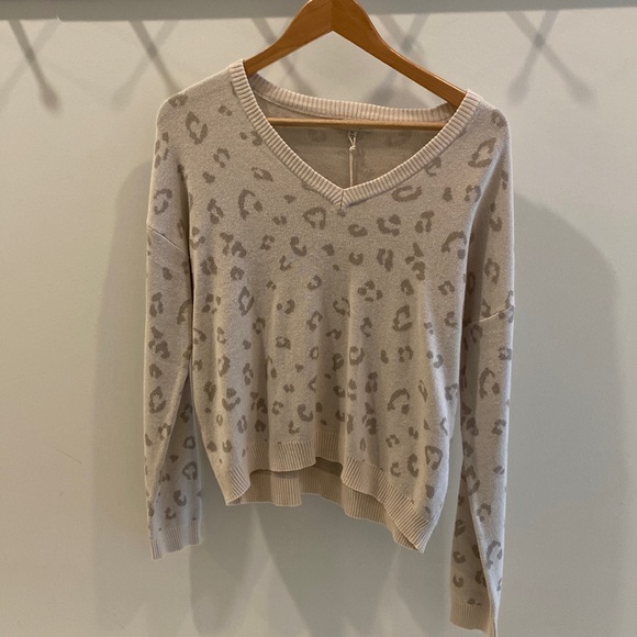 Cassie Animal Sweater - Picture 1 of 2